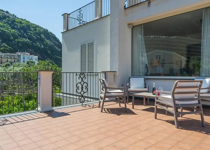 Casa Gege\', For Up To 5 Guests, Shared Pool, Sorrento Center