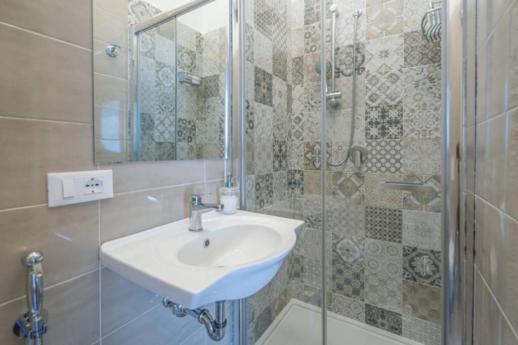 Casa Gege', For Up To 5 Guests, Shared Pool, Center Apartment *
