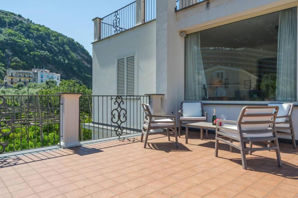 Appartement Casa Gege', For Up To 5 Guests, Shared Pool, Center