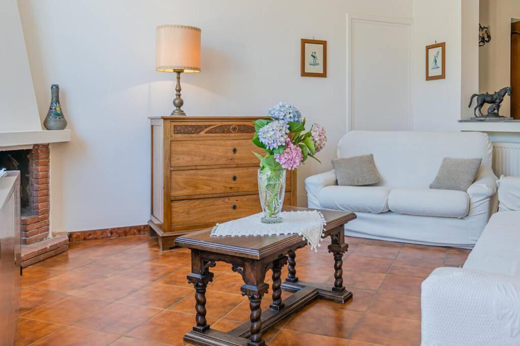 Casa Gege', For Up To 5 Guests, Shared Pool, Center Appartement